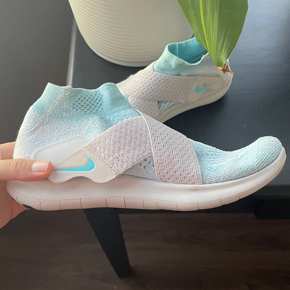 NIKE WOMENS FREE RN MOTION FLYKNIT